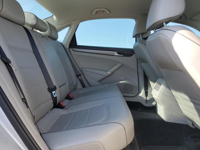 1VWDT7A36HC000635 - 2017 VOLKSWAGEN PASSAT R-LINE Արծաթագույն լուսանկար 10