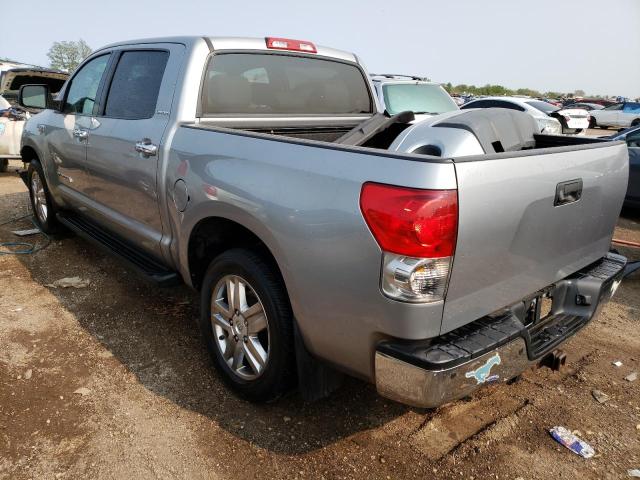 5TBDV58128S522658 - 2008 TOYOTA TUNDRA CREWMAX LIMITED SILVER photo 2