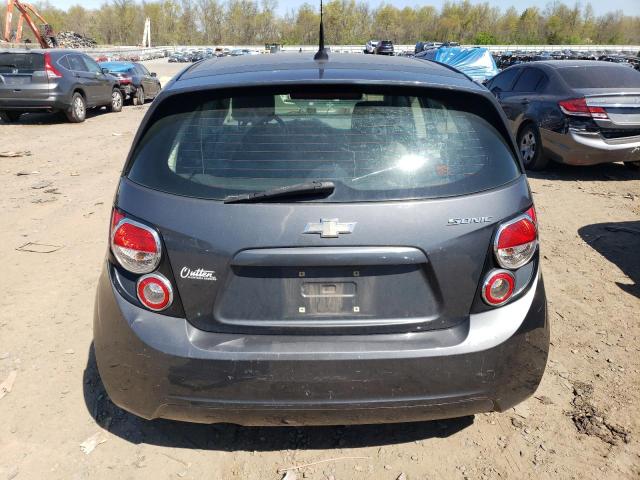 1G1JB6SG5D4193104 - 2013 CHEVROLET SONIC LS ნაცრისფერი ფოტო 6