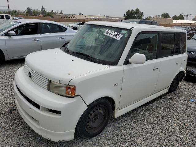 JTLKT324564045927 - 2006 TOYOTA SCION XB WHITE photo 1