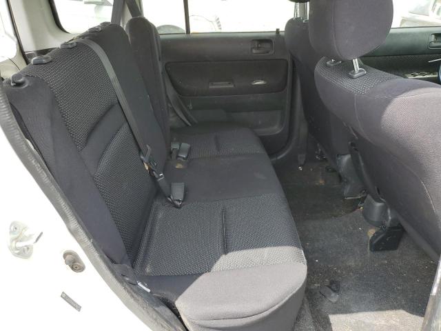 JTLKT324564045927 - 2006 TOYOTA SCION XB WHITE photo 10