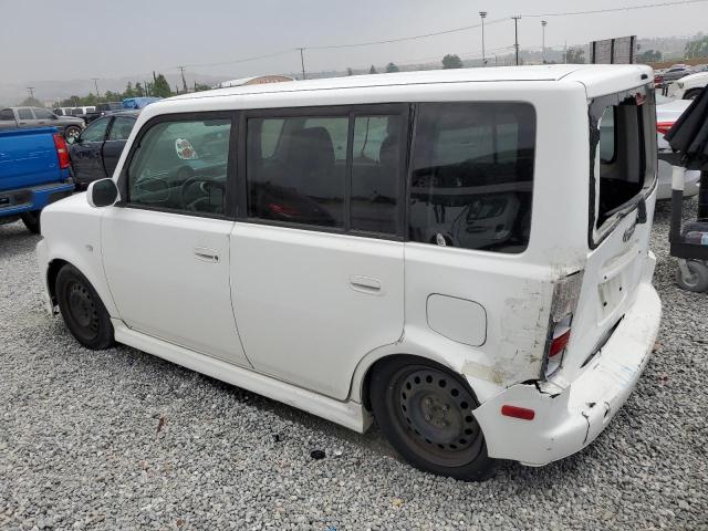 JTLKT324564045927 - 2006 TOYOTA SCION XB WHITE photo 2