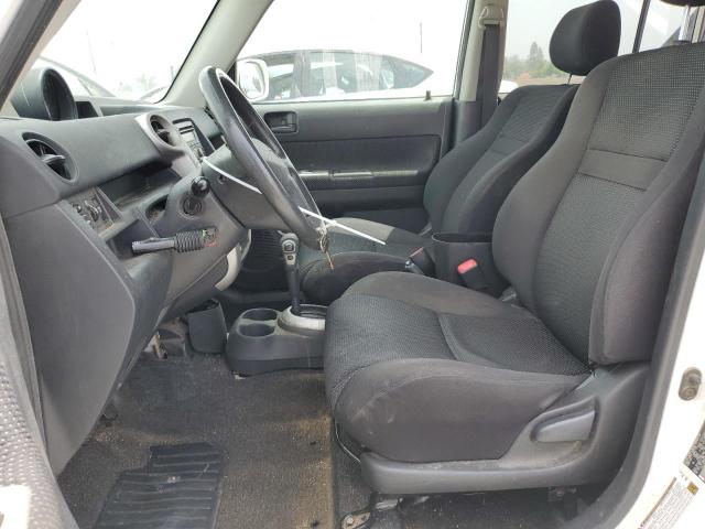 JTLKT324564045927 - 2006 TOYOTA SCION XB WHITE photo 7
