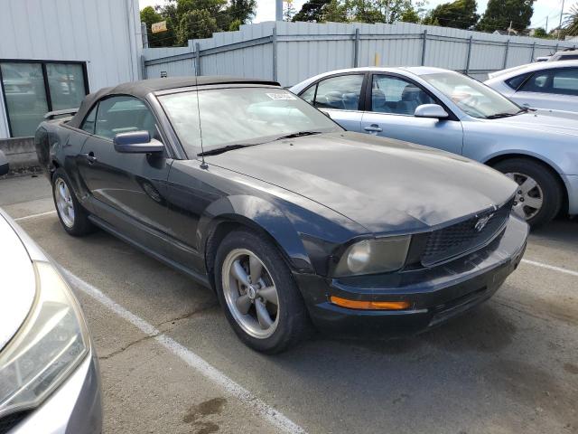 1ZVFT84N755203173 - 2005 FORD MUSTANG BLACK photo 4