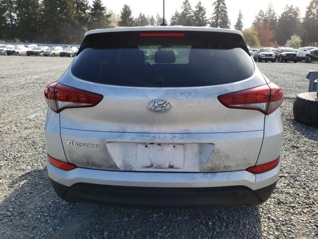 KM8J23A44HU297694 - 2017 HYUNDAI TUCSON SE SILVER photo 6