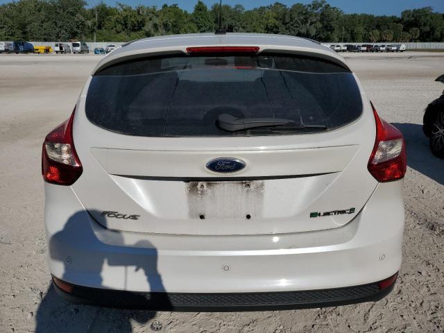 1FADP3R43DL196773 - 2013 FORD FOCUS BEV WHITE photo 6