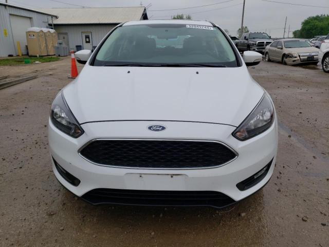 1FADP3K21GL299199 - 2016 FORD FOCUS SE WHITE photo 5