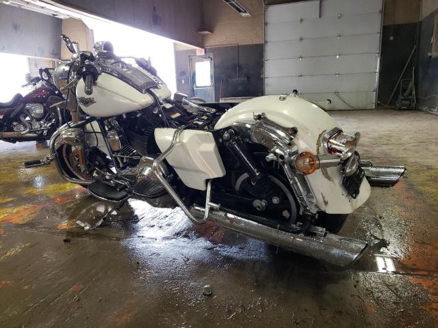 1HD1FBM17FB664986 - 2015 HARLEY-DAVIDSON FLHR ROAD KING WHITE photo 3