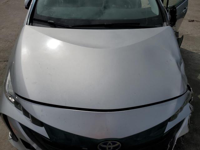 JTDKARFP9H3061503 - 2017 TOYOTA PRIUS PRIM 银色 照片 11
