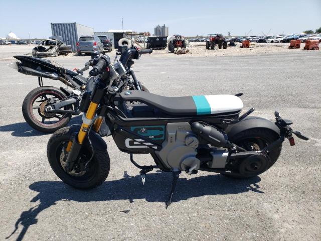 WB30C7309RRA74061 - 2024 BMW CE 02 BLACK photo 3