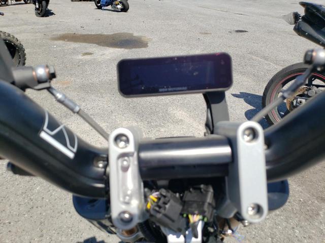 WB30C7309RRA74061 - 2024 BMW CE 02 BLACK photo 7