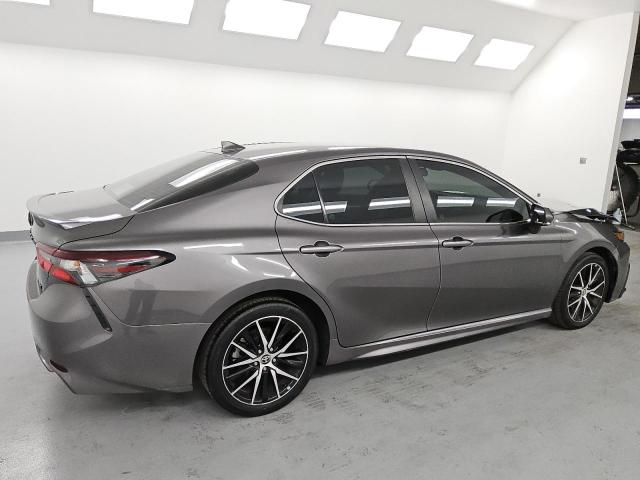 4T1G11AK4PU733698 - 2023 TOYOTA CAMRY SE NIGHT SHADE GRAY photo 3