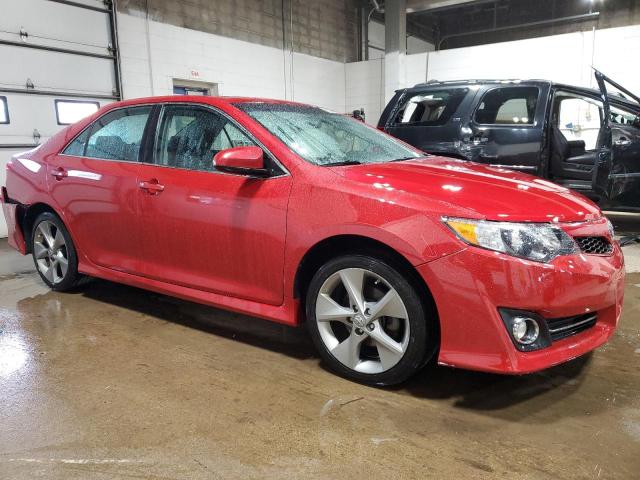 4T1BK1FK6EU547061 - 2014 TOYOTA CAMRY SE RED photo 4