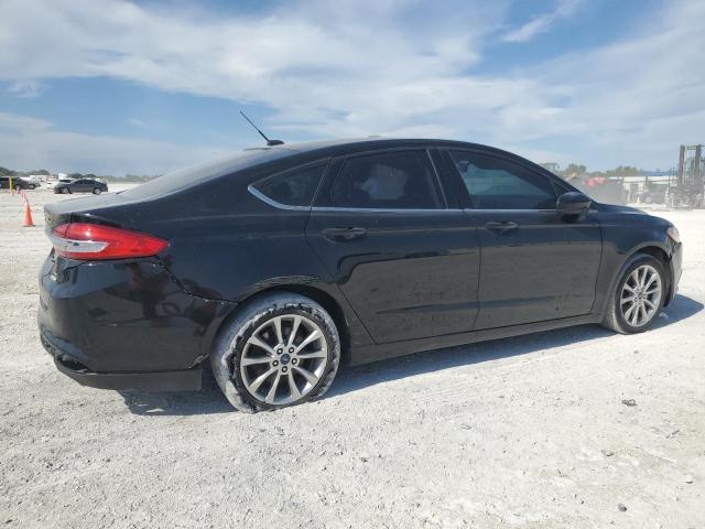 3FA6P0HD2HR173646 - 2017 FORD FUSION SE BLACK photo 3