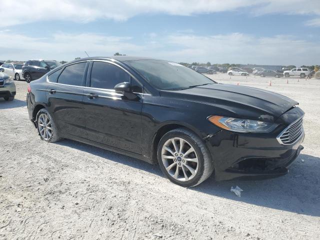 3FA6P0HD2HR173646 - 2017 FORD FUSION SE BLACK photo 4