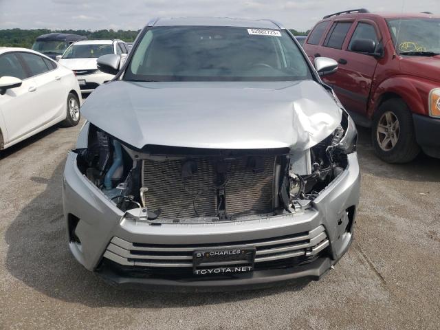 5TDJZRFH7KS988440 - 2019 TOYOTA HIGHLANDER SE SILVER photo 5