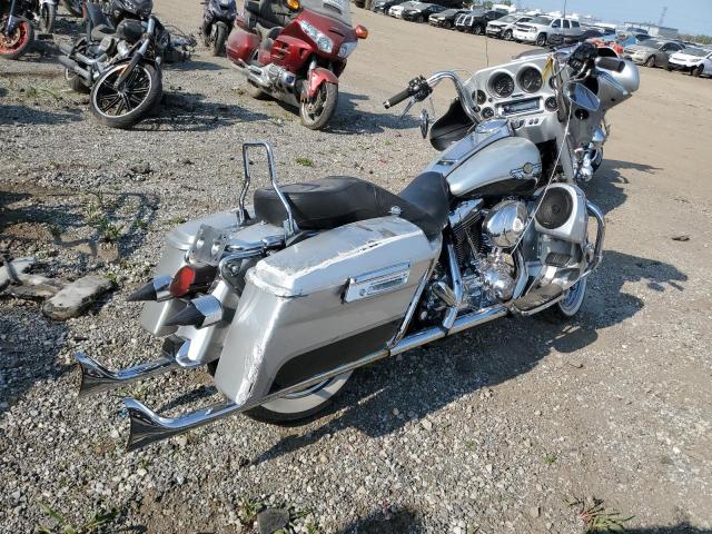 1HD1FCW4X3Y611964 - 2003 HARLEY-DAVIDSON FLHTCUI ANNIVERSARY SILVER photo 4