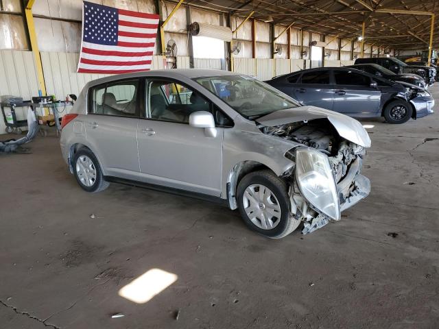 3N1BC1CP8BL494485 - 2011 NISSAN VERSA S Plata foto 4