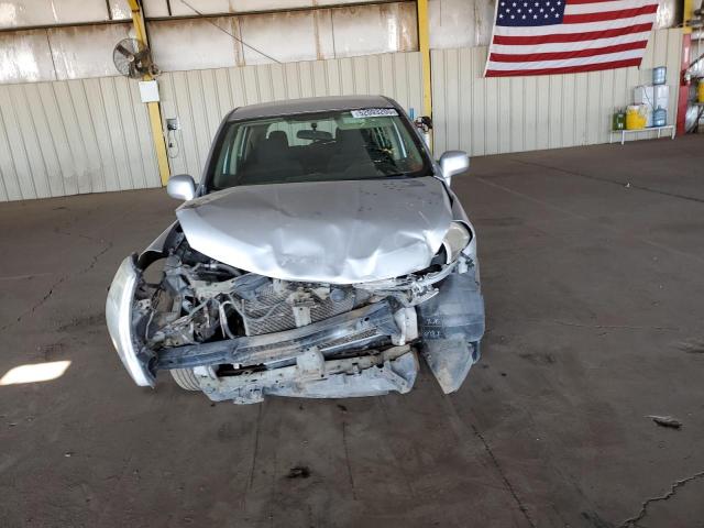 3N1BC1CP8BL494485 - 2011 NISSAN VERSA S Plata foto 5