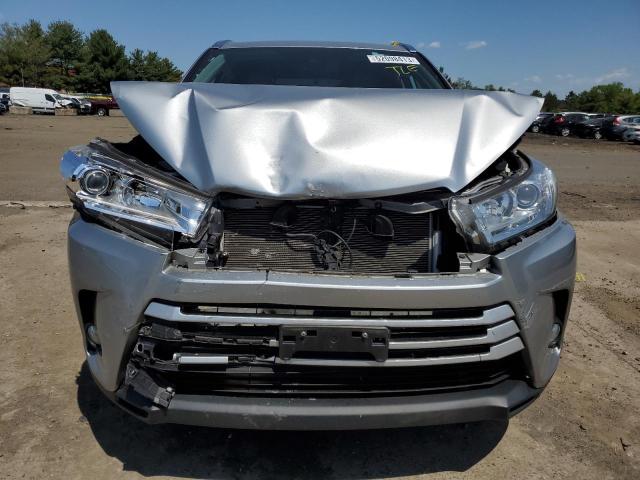 5TDJZRFH9JS536455 - 2018 TOYOTA HIGHLANDER SE SILVER photo 5