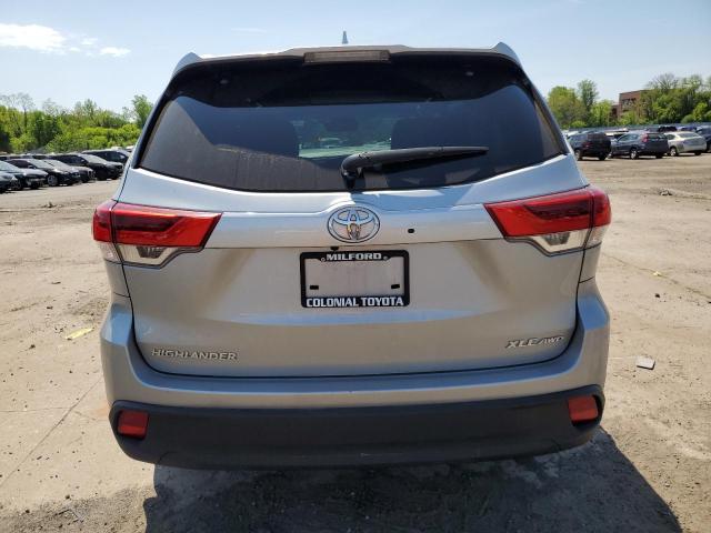 5TDJZRFH9JS536455 - 2018 TOYOTA HIGHLANDER SE SILVER photo 6