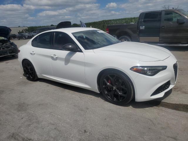 ZARFAMAN0L7635634 - 2020 ALFA ROMEO GIULIA WHITE photo 4