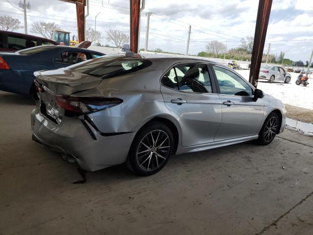 4T1G11AK2RU878189 - 2024 TOYOTA CAMRY SE NIGHT SHADE SILVER photo 3
