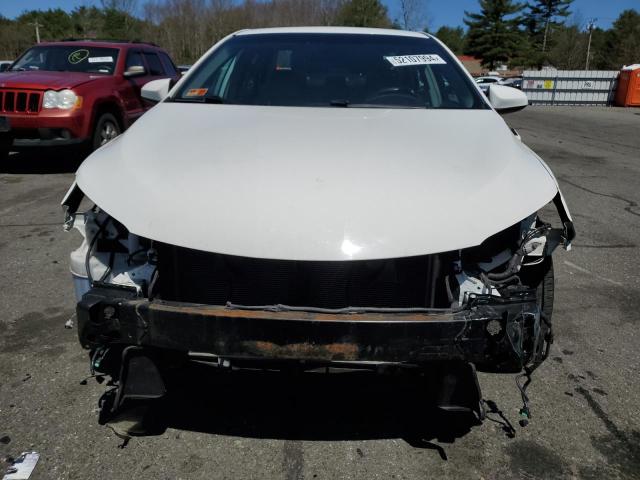 4T1BF1FK8HU774230 - 2017 TOYOTA CAMRY LE თეთრი ფოტო 5