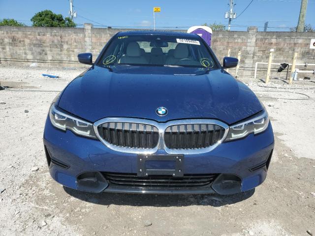 3MW5P9J08M8C02176 - 2021 BMW 330XE Blau Foto 5