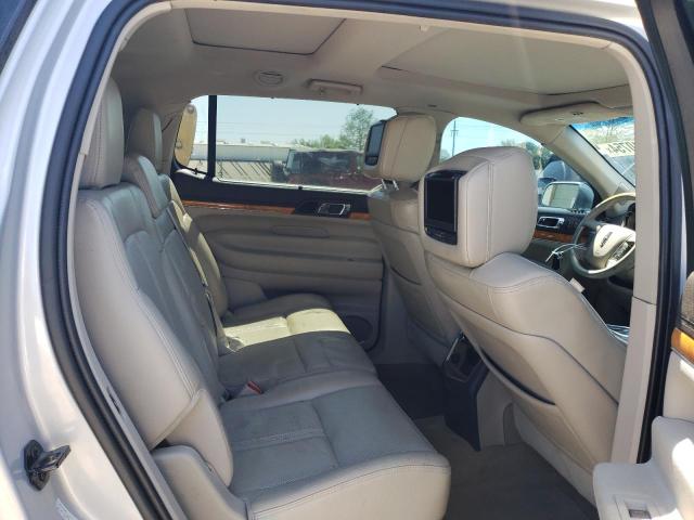 2LMHJ5AT7BBJ50923 - 2011 LINCOLN MKT SILVER photo 11
