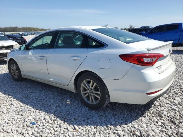 5NPE24AF7FH007677 - 2015 HYUNDAI SONATA SE WHITE photo 2