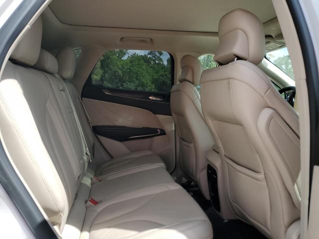 5LMCJ3C98HUL34909 - 2017 LINCOLN MKC RESERVE WHITE photo 10