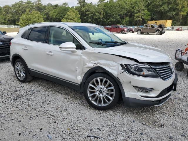 5LMCJ3C98HUL34909 - 2017 LINCOLN MKC RESERVE WHITE photo 4