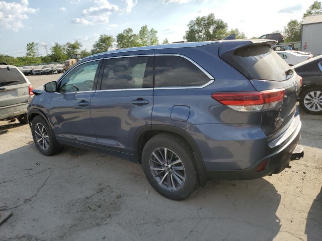 5TDJZRFH5JS892319 - 2018 TOYOTA HIGHLANDER SE BLUE photo 2