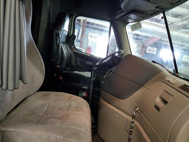 1FUJGLDR9BSAU1725 - 2011 FREIGHTLINER CASCADIA 1 WHITE photo 5