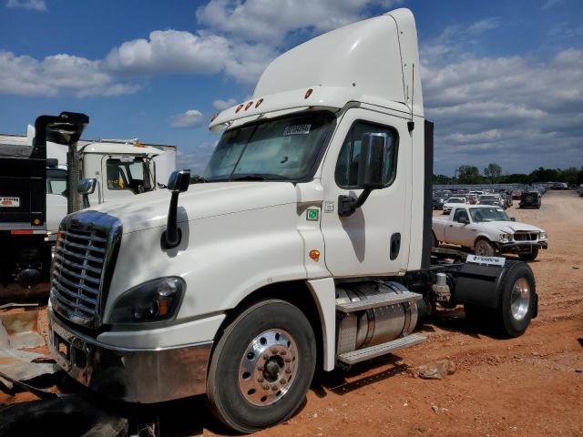 3AKBGDD52GDHN1549 - 2016 FREIGHTLINER CASCADIA 1 WHITE photo 2