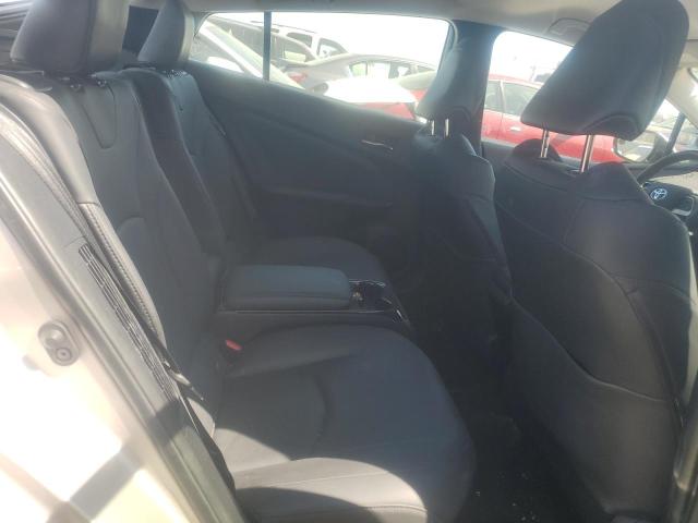 JTDKARFP6J3084064 - 2018 TOYOTA PRIUS PRIM Silber Foto 10