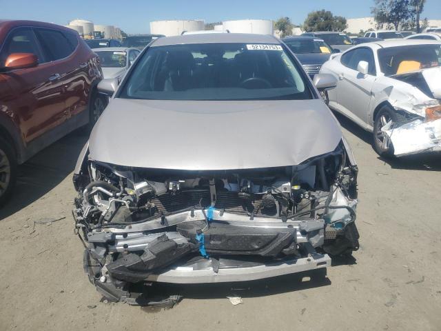 JTDKARFP6J3084064 - 2018 TOYOTA PRIUS PRIM Silber Foto 5