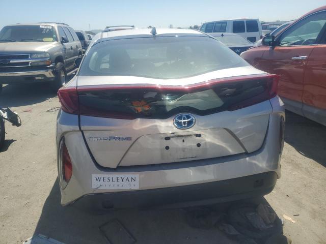 JTDKARFP6J3084064 - 2018 TOYOTA PRIUS PRIM Silber Foto 6