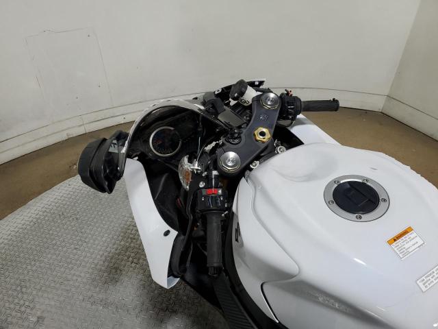 JS1GR7MA0K7100068 - 2019 SUZUKI GSX-R750 WHITE photo 9