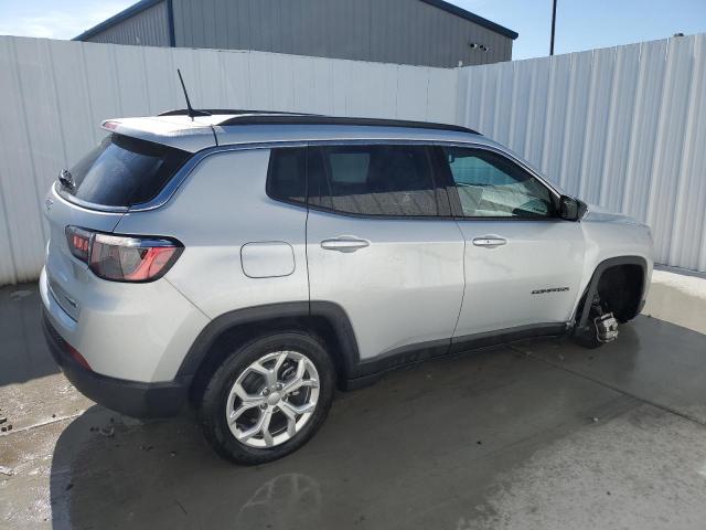 3C4NJDBN4RT118622 - 2024 JEEP COMPASS LATITUDE SILVER photo 3