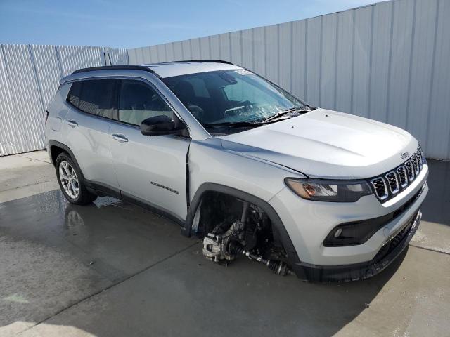 3C4NJDBN4RT118622 - 2024 JEEP COMPASS LATITUDE SILVER photo 4