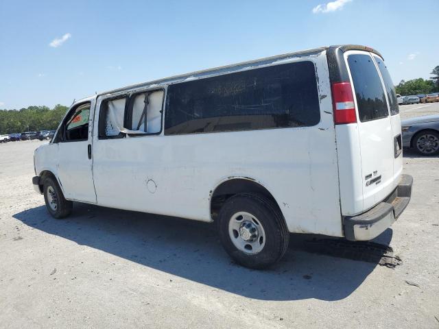 1GAZG1FG6B1123840 - 2011 CHEVROLET EXPRESS G3 LT WHITE photo 2