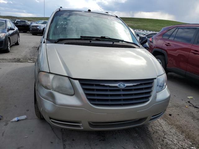 1C4GP45R75B391457 - 2005 CHRYSLER TOWN & COU ოქროსფერი ფოტო 5