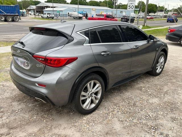 SJKCH5CP6JA003330 - 2018 INFINITI QX30 PURE GRAY photo 4