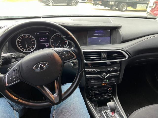 SJKCH5CP6JA003330 - 2018 INFINITI QX30 PURE GRAY photo 9