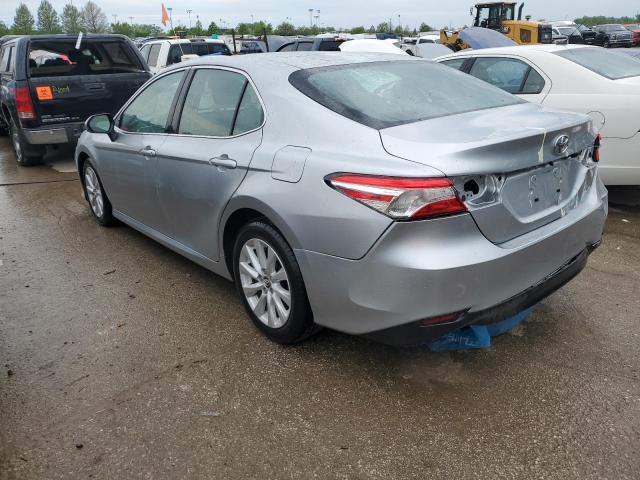 4T1B11HK6JU649891 - 2018 TOYOTA CAMRY L SILVER photo 2