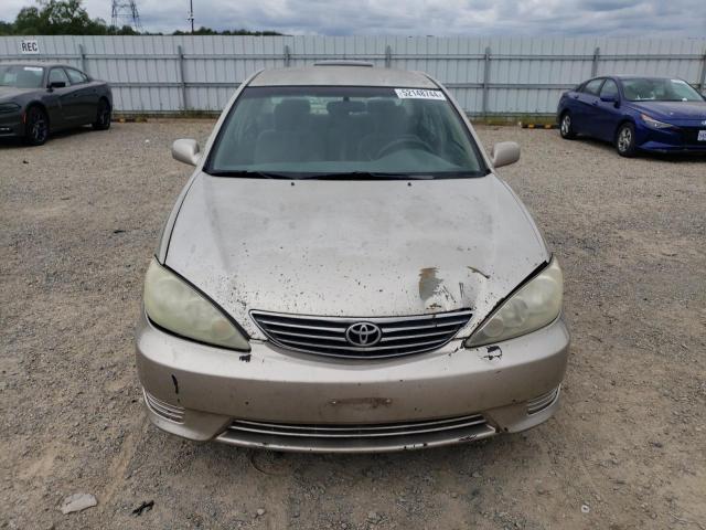 4T1BF32K95U108233 - 2005 TOYOTA CAMRY LE GOLD photo 5