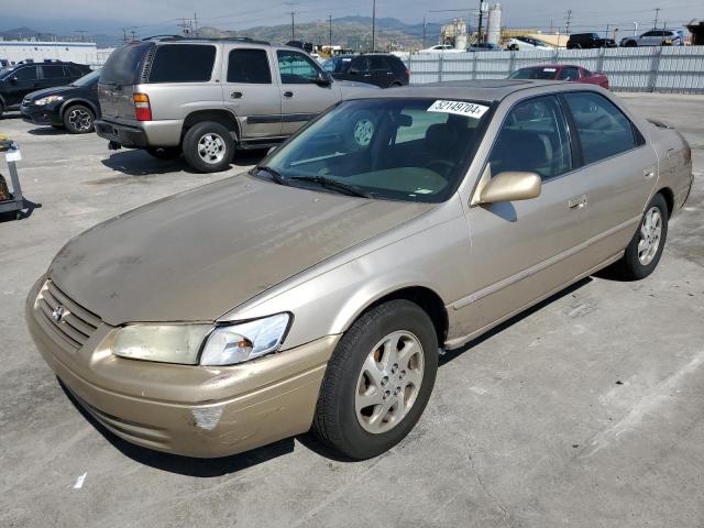 JT2BF28K5W0117759 - 1998 TOYOTA CAMRY LE GOLD photo 1