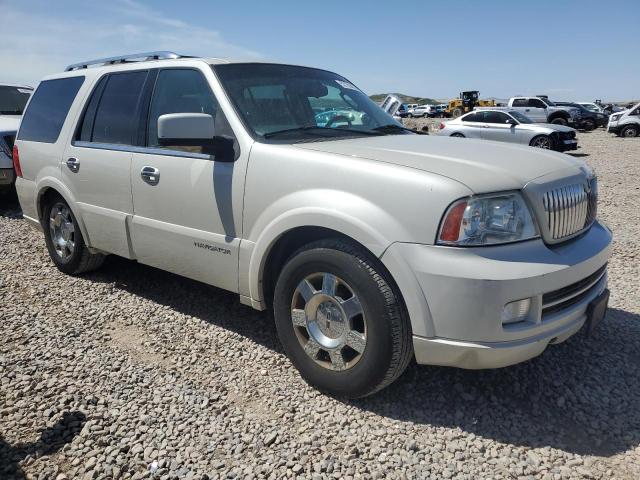 5LMFU27505LJ10556 - 2005 LINCOLN NAVIGATOR WHITE photo 4